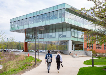 Students walking towards the Lee Center, Des Plaines campus.